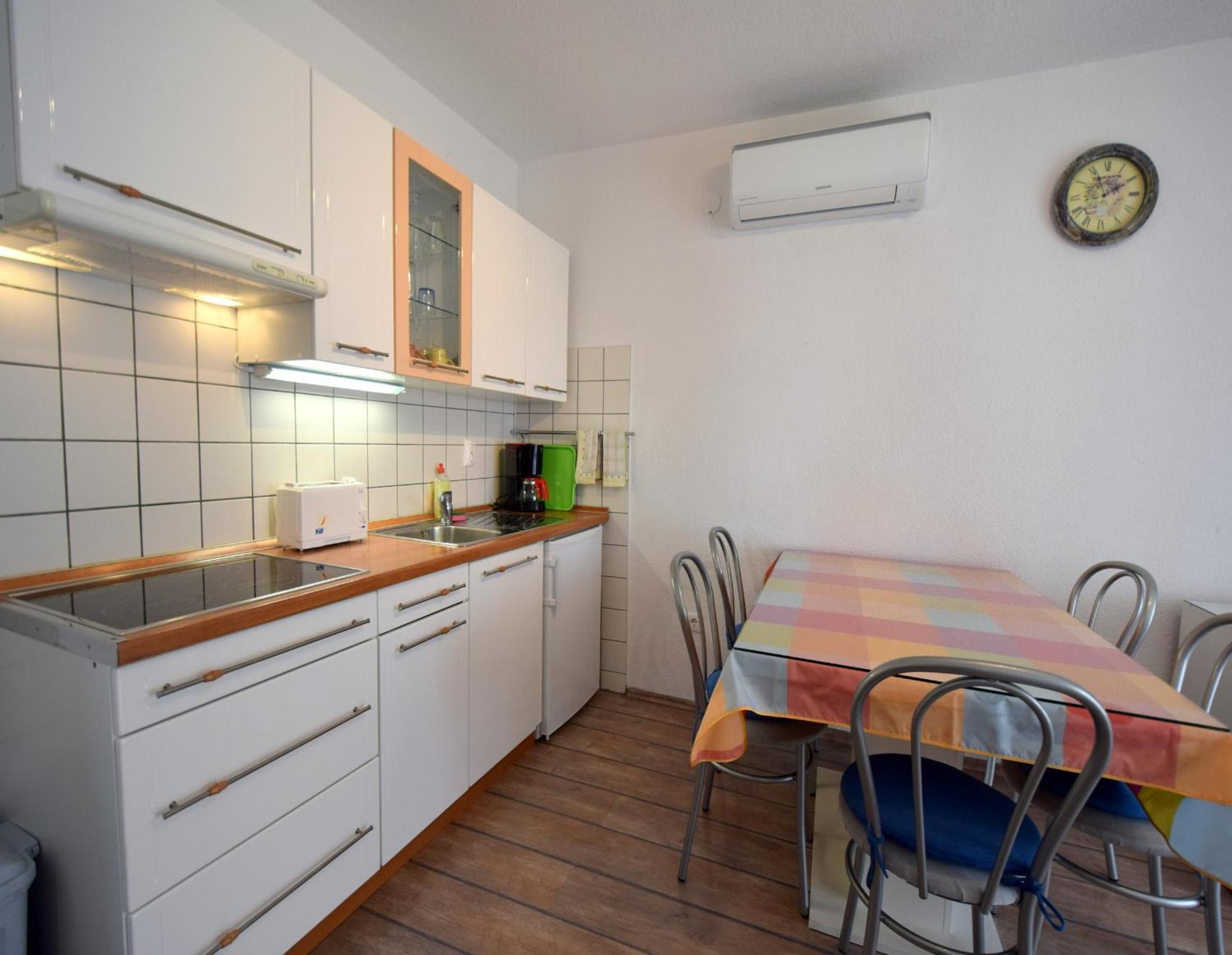 Apartments Martin Malinska Exterior photo